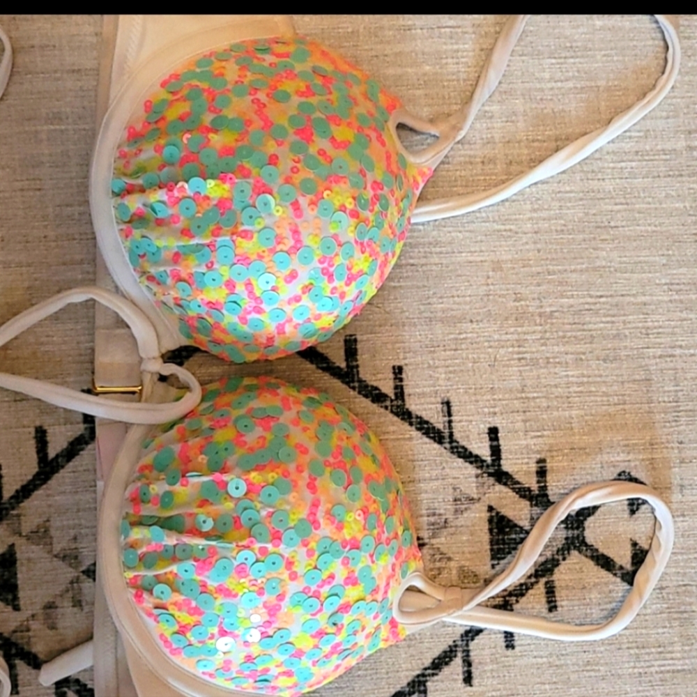 Bombshell bikini top.